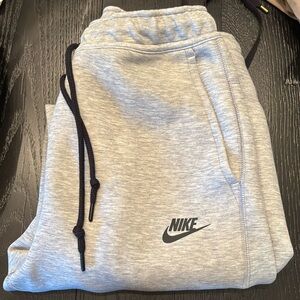 Nike tech men’s medium sweatpants gray